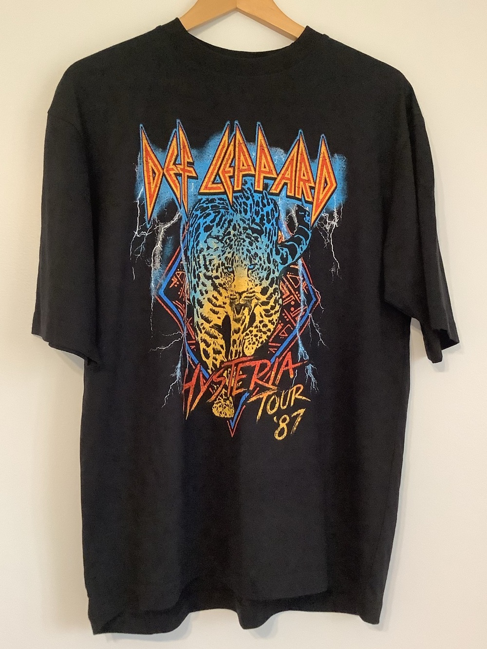 Def Leppard Hysteria Tour 1987 Men’s Black Graphic Tee Sz.M.. NEW